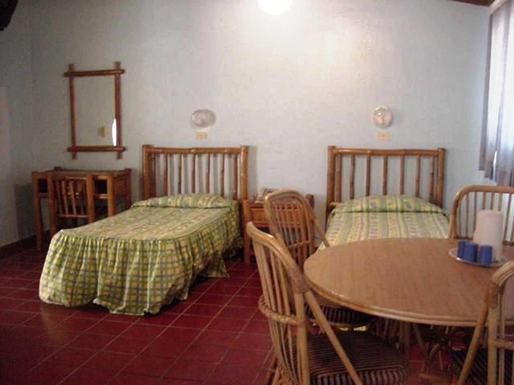 Hotel Caribe Barahona Buitenkant foto
