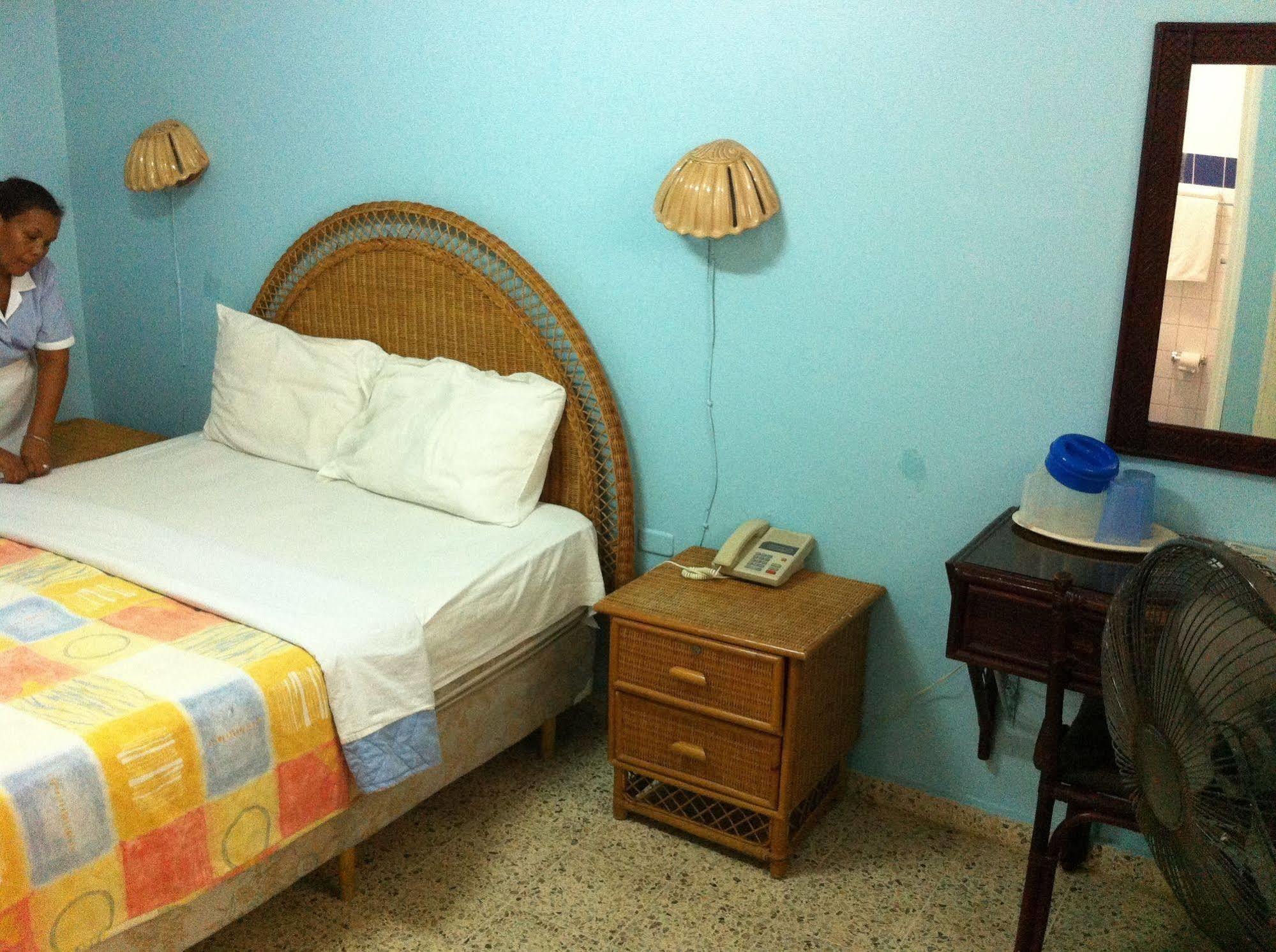 Hotel Caribe Barahona Buitenkant foto