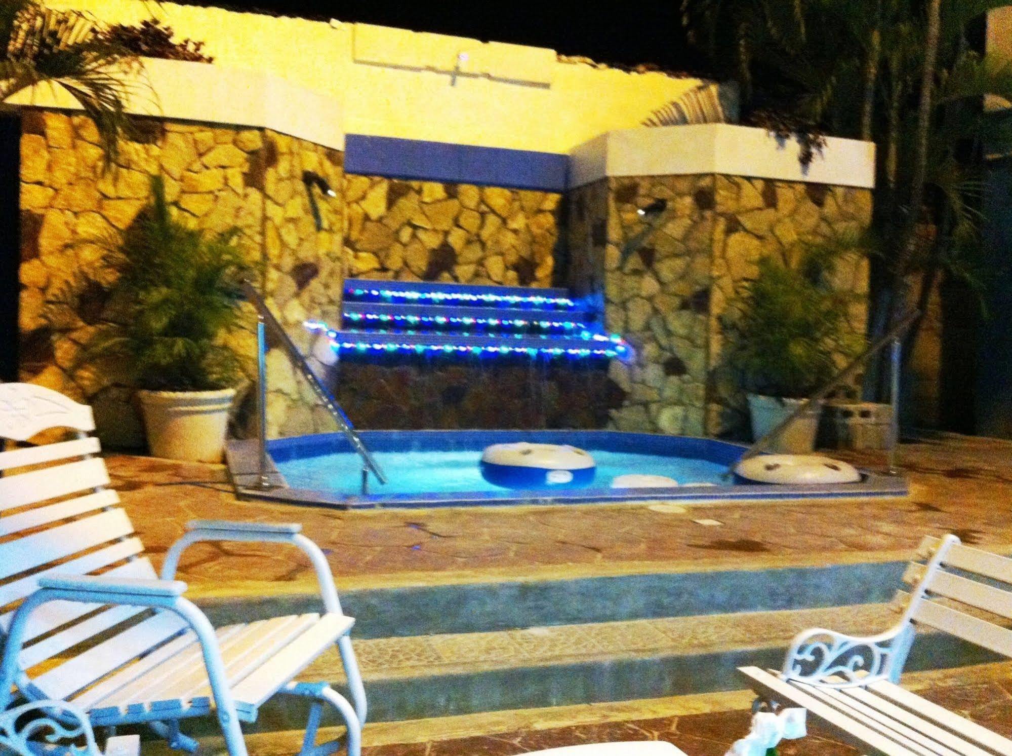 Hotel Caribe Barahona Buitenkant foto